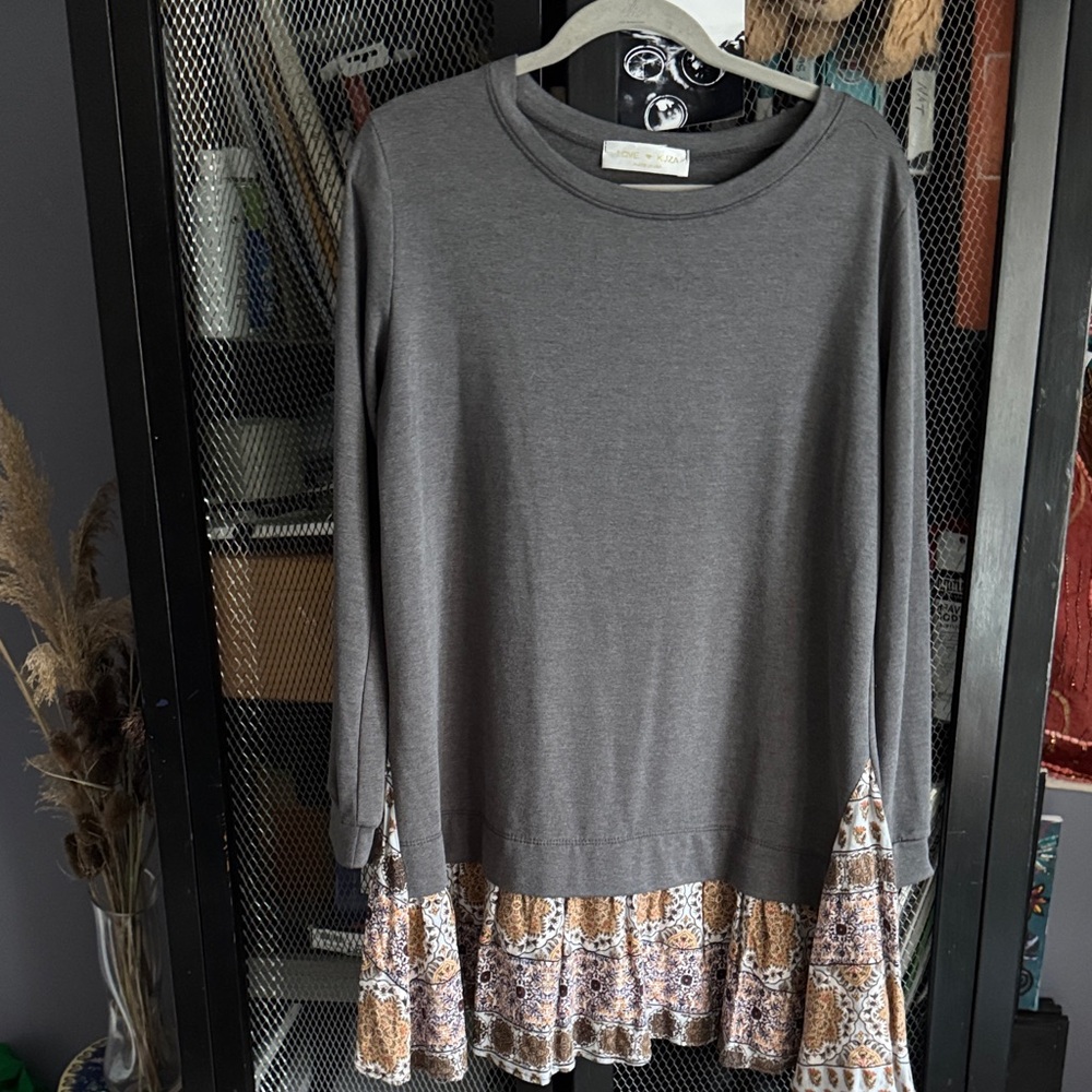 Chic Gray Tunic with Patterned Hem